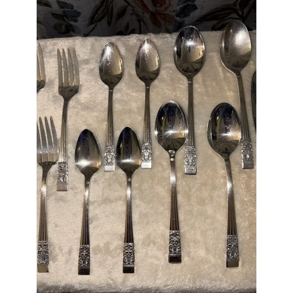 20 Pcs Vintage Community Silverplate Flatware Oneida Coronation Pattern